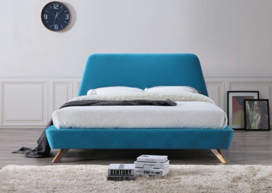 dormitor cu pat turcoaz